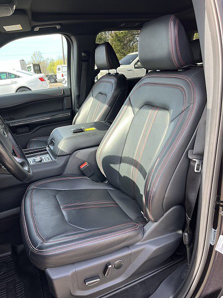 Used 2023 Ford Expedition Limited AWD/4WD image 11