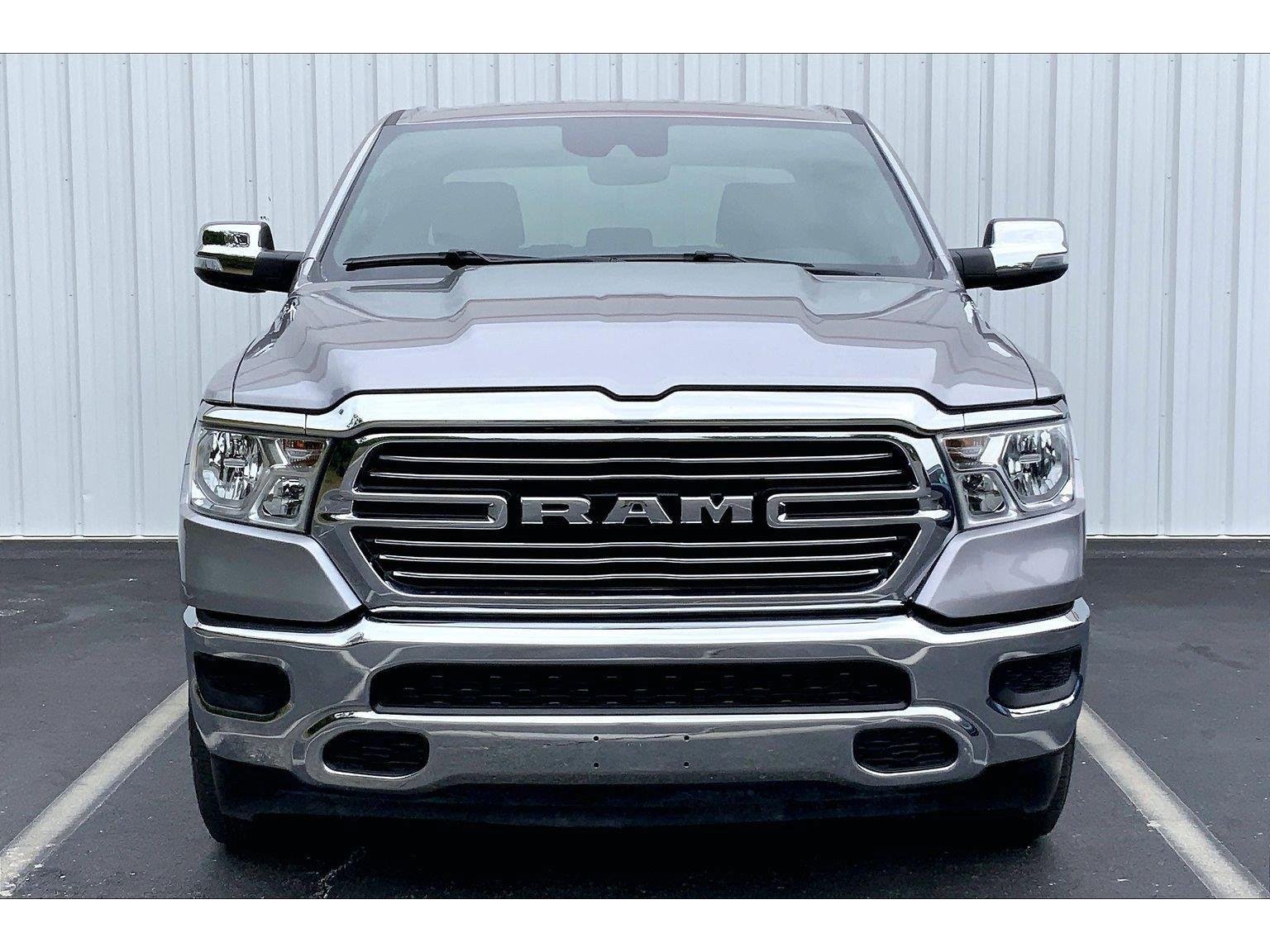 Used 2024 RAM 1500 Laramie AWD/4WD image 3