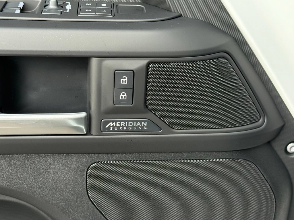 Certified 2026 Land Rover Defender 110 X-Dynamic SE AWD/4WD image 15