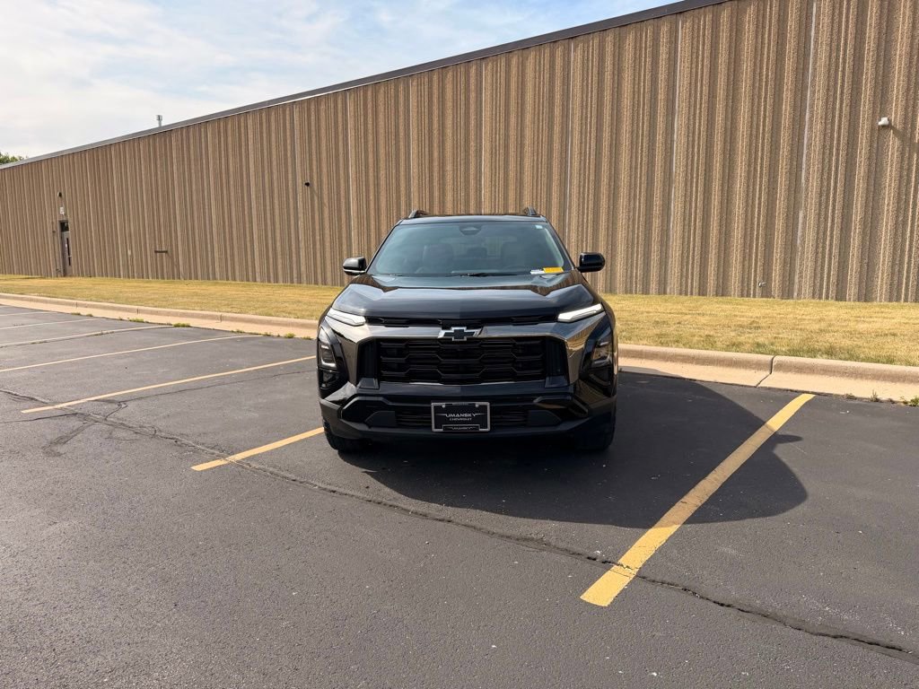 Used 2025 Chevrolet Equinox ACTIV AWD/4WD image 3