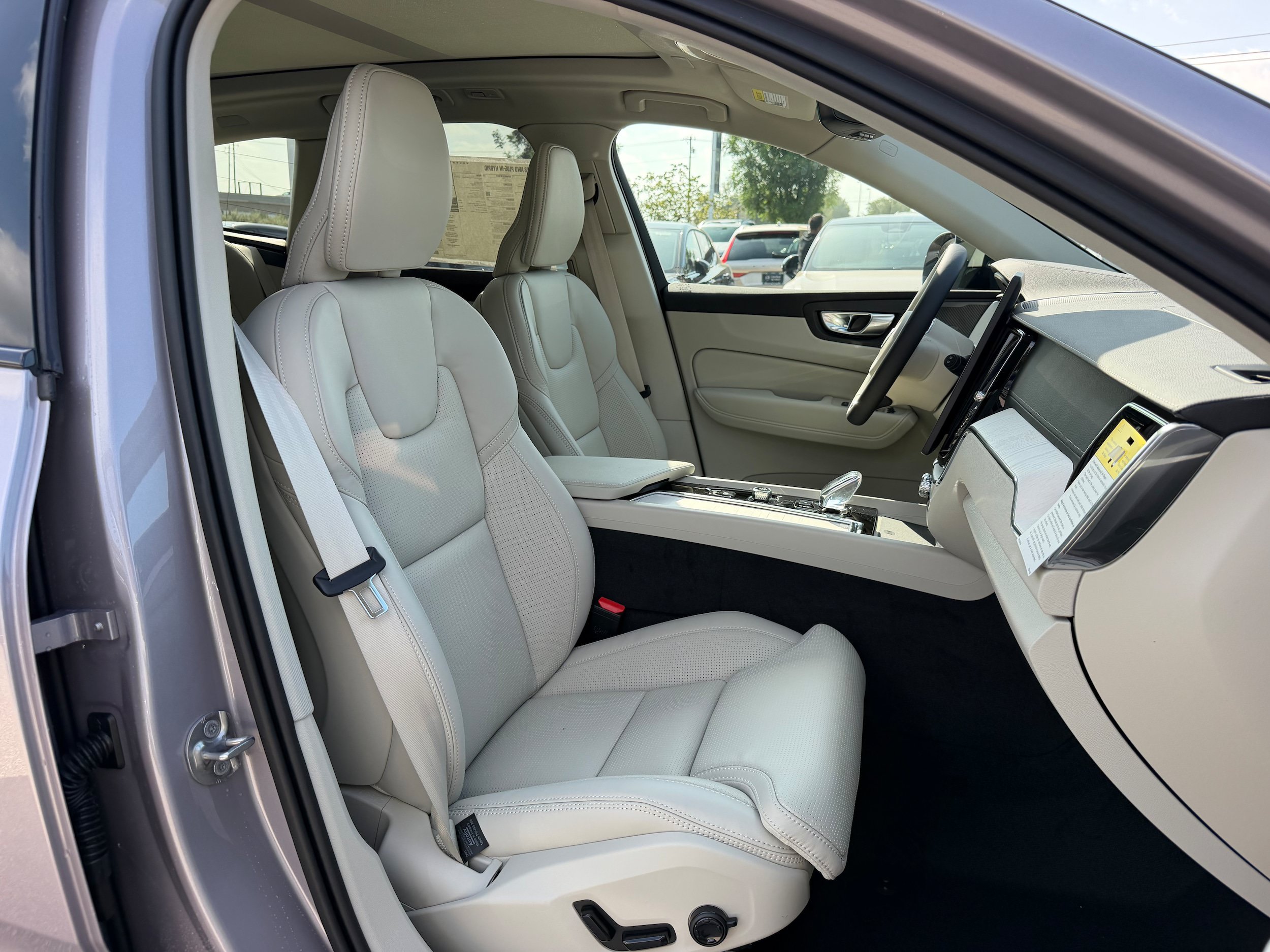 New 2026 Volvo XC60 T8 Ultra w/ Climate Package AWD/4WD image 8