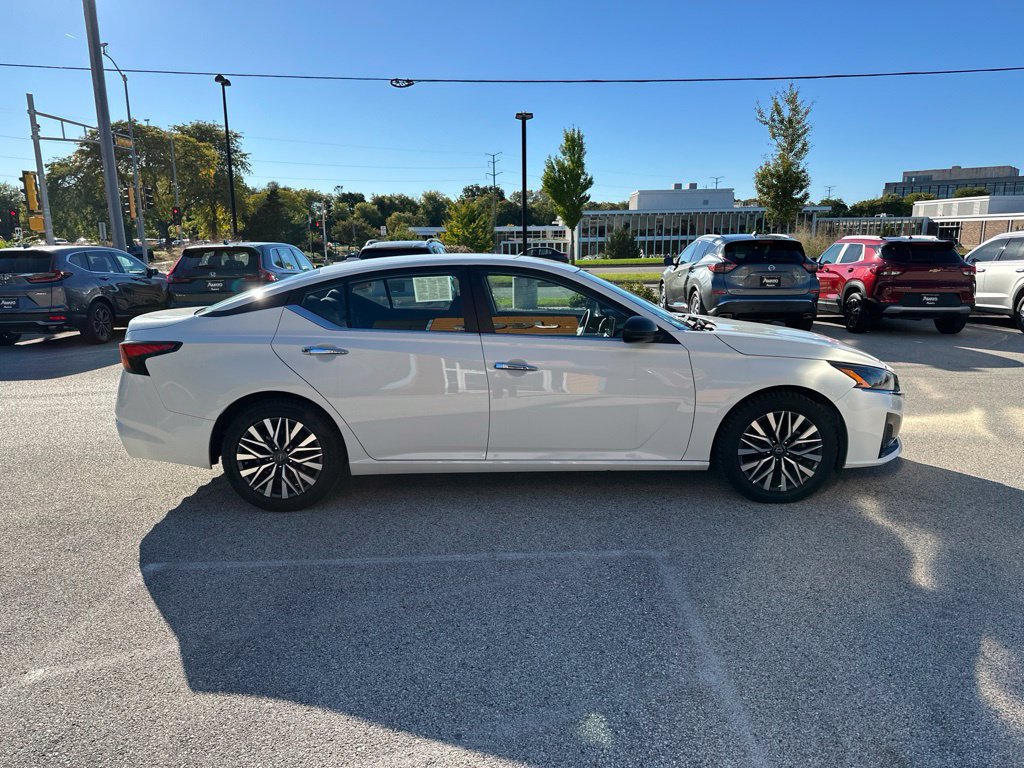 Used 2025 Nissan Altima 2.5 SV FWD image 26