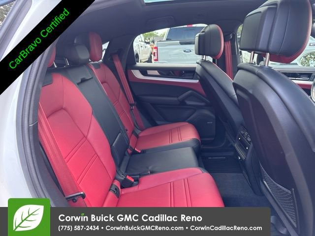Used 2024 Porsche Cayenne S AWD/4WD image 32