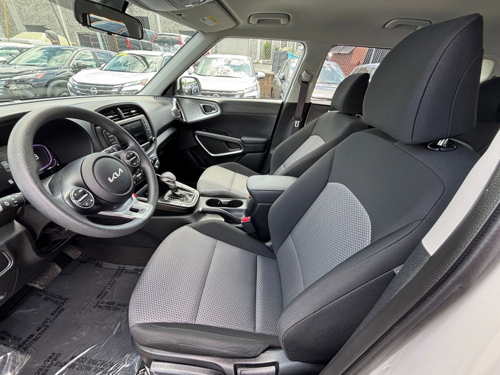 Used 2025 Kia Soul LX w/ LX Technology Package FWD image 24