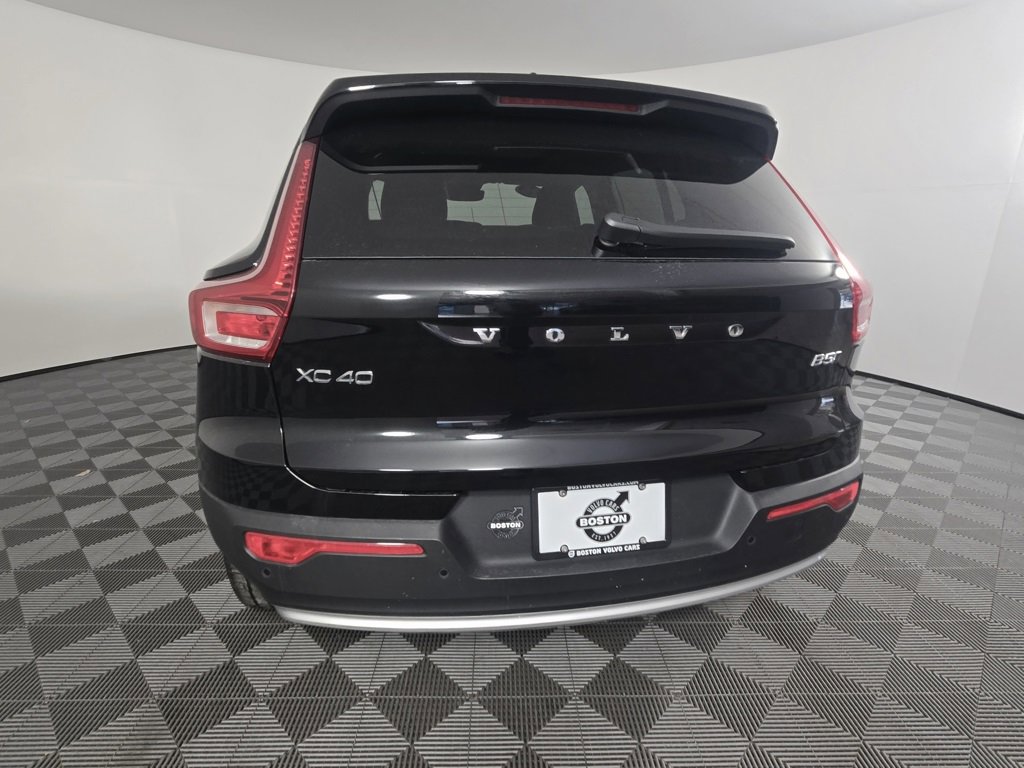 Certified 2025 Volvo XC40 B5 Core image 8