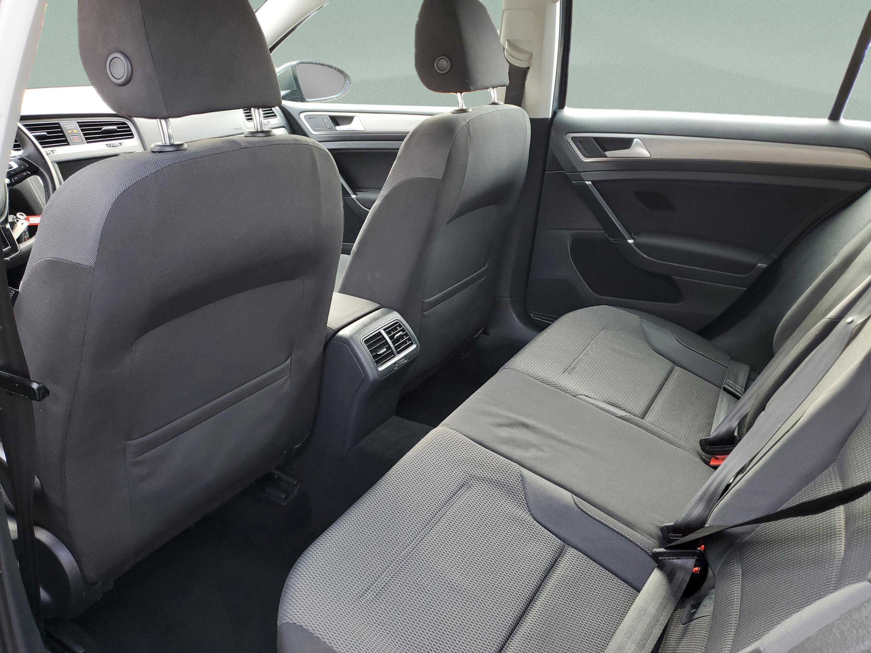 Used 2016 Volkswagen Golf S image 6