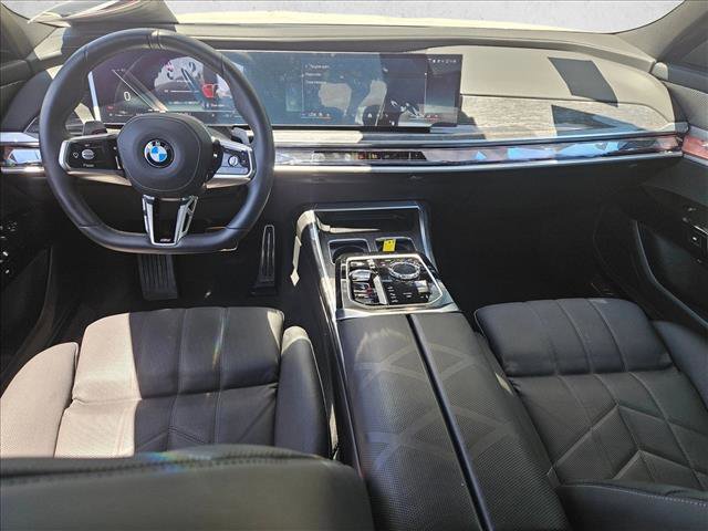 Used 2025 BMW 760i xDrive AWD/4WD image 17