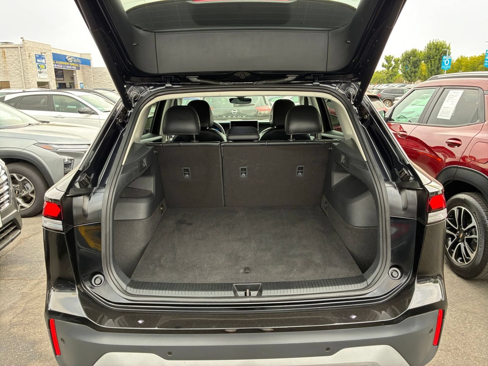 Used 2026 Volkswagen Tiguan SE AWD/4WD image 33