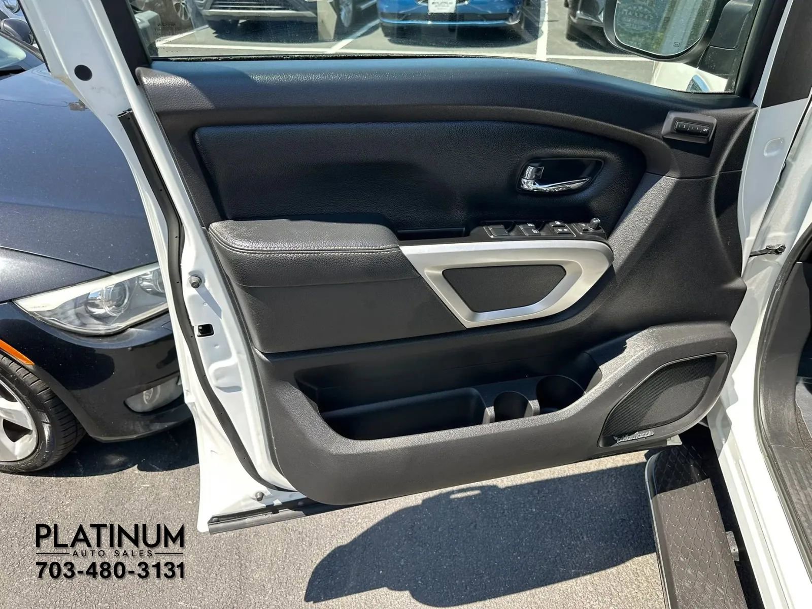 Used 2017 Nissan Titan SL RWD image 17