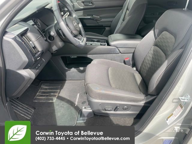 Used 2024 Nissan Pathfinder SV image 9
