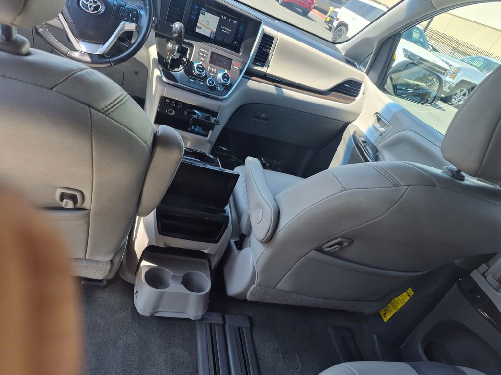 Used 2015 Toyota Sienna XLE w/ XLE Navigation Package image 33