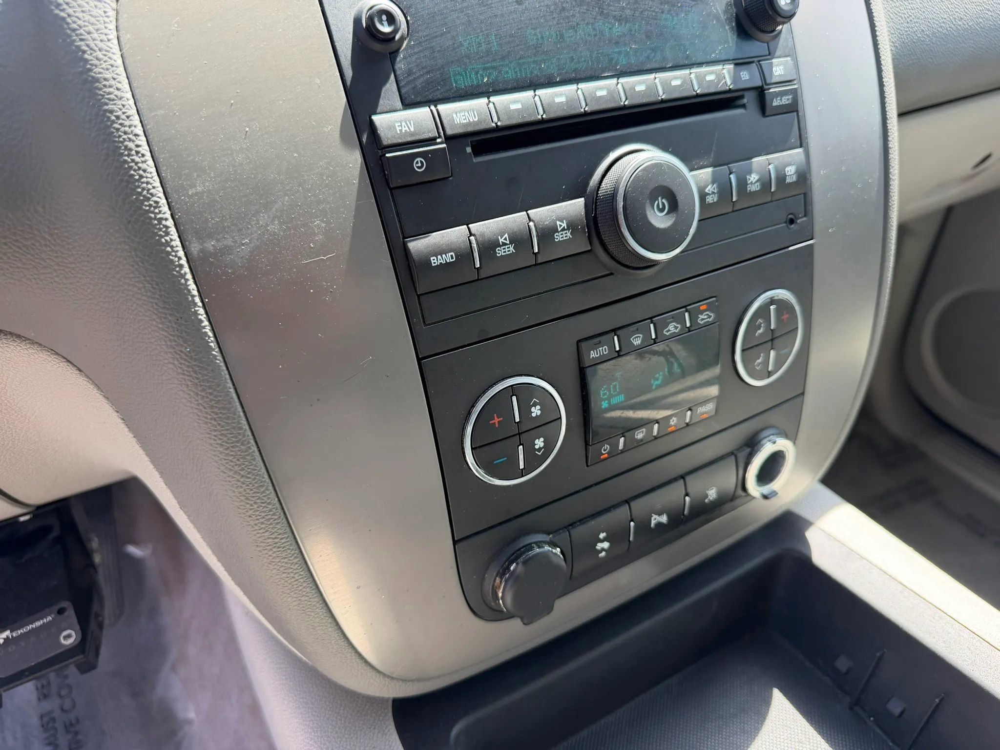 Used 2011 Chevrolet Avalanche LT w/ Suspension Package, Off-Road image 27