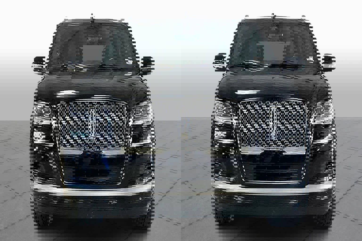 Used 2024 Lincoln Navigator Reserve image 5