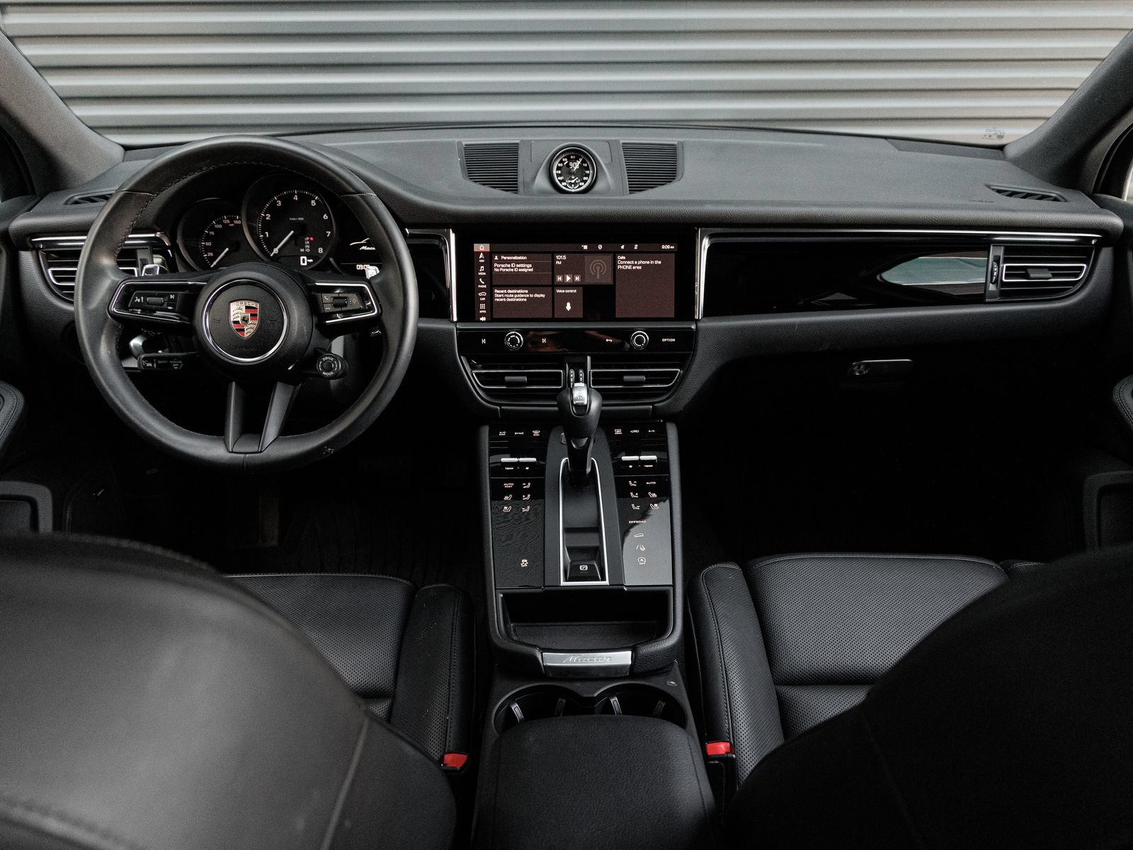 Used 2025 Porsche Macan AWD/4WD image 16