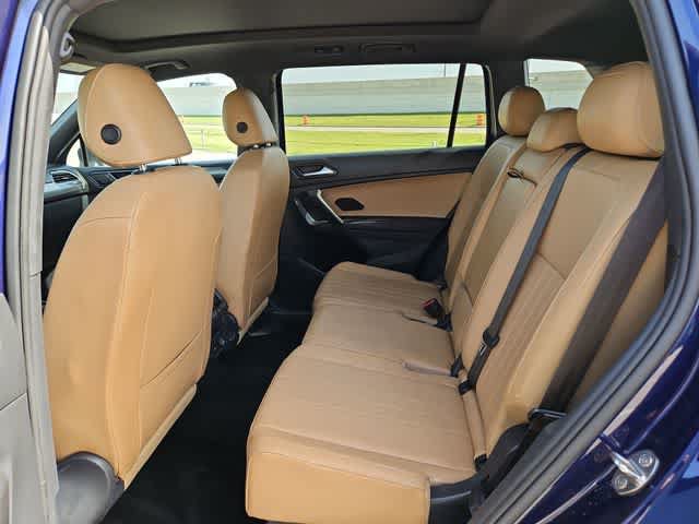Used 2022 Volkswagen Tiguan SE w/ Panoramic Sunroof Package AWD/4WD image 17