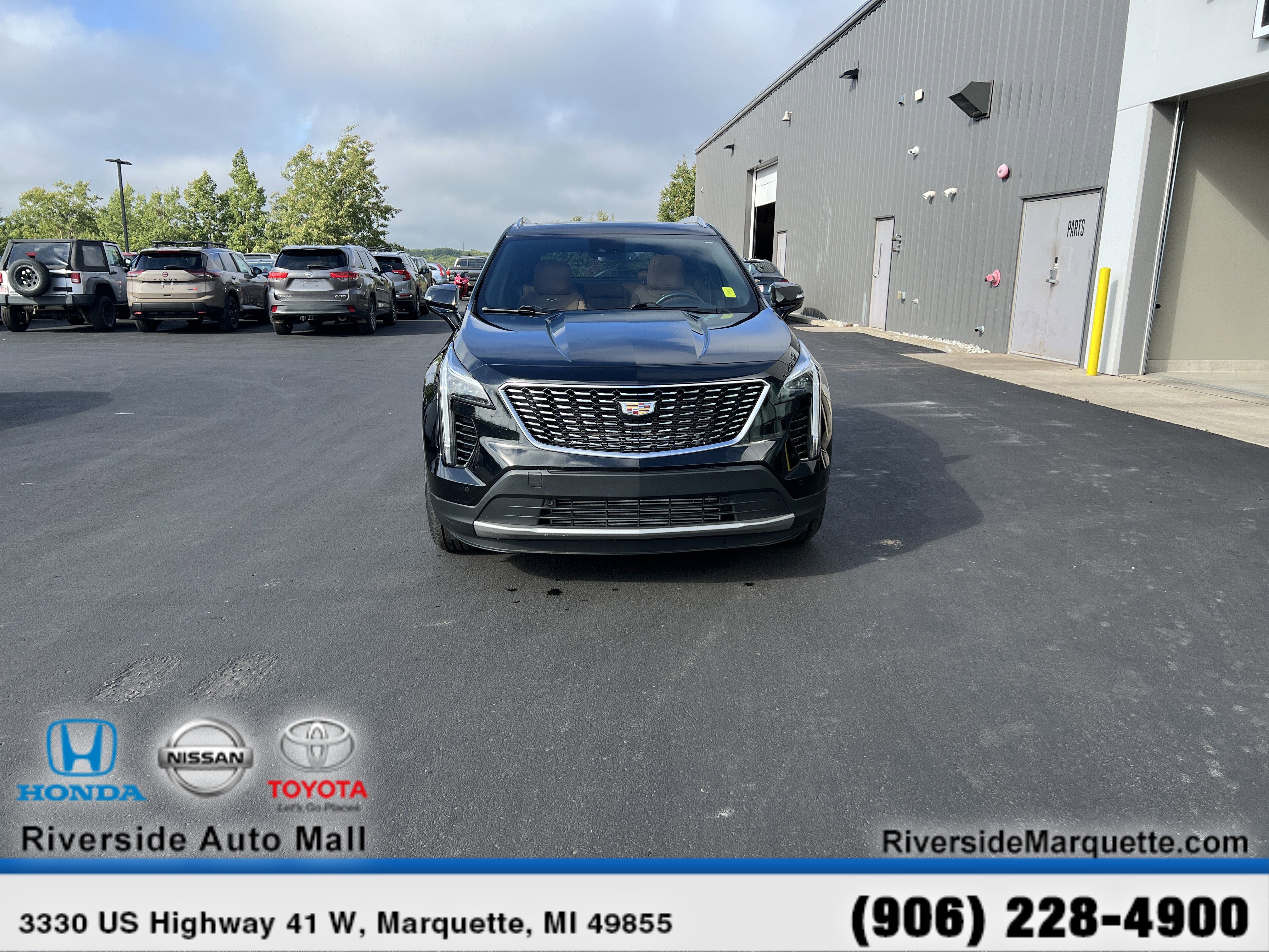 Used 2021 Cadillac XT4 Premium Luxury image 2