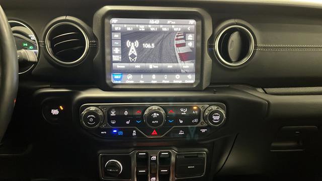 Used 2022 Jeep Wrangler Unlimited Sahara w/ Cold Weather Group image 12