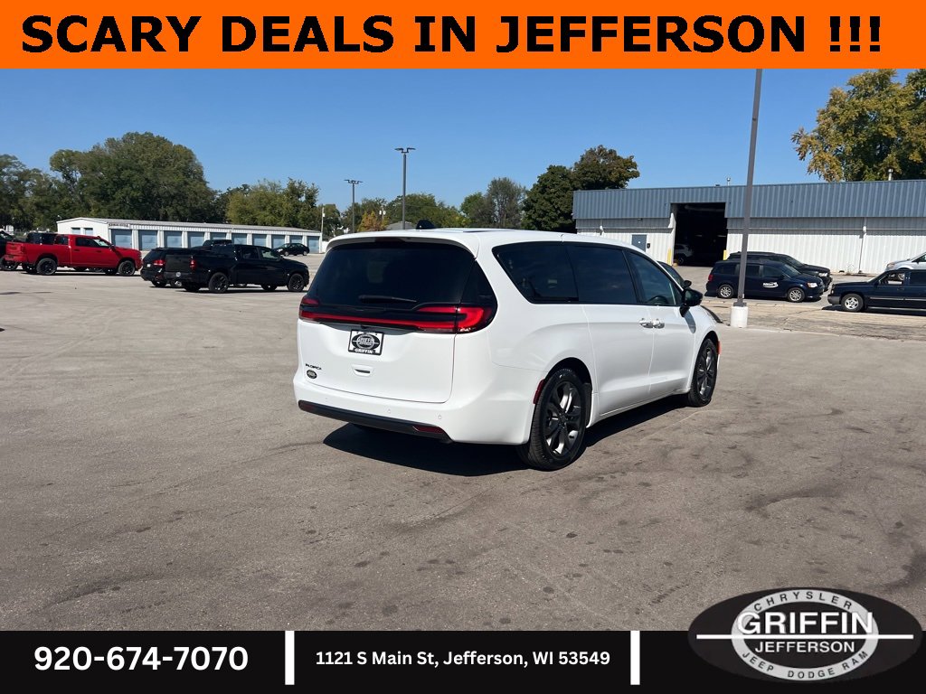 New 2026 Chrysler Pacifica Select image 14