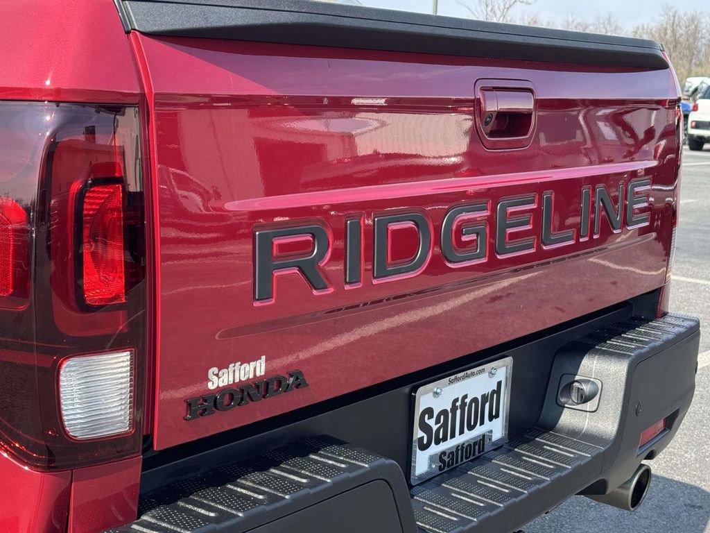 Used 2025 Honda Ridgeline Black Edition image 3