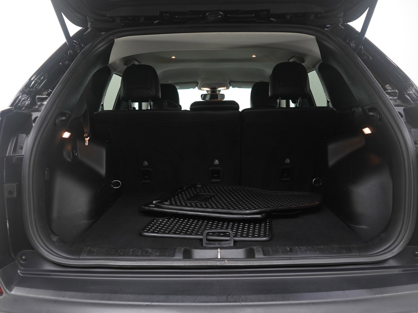 Used 2019 Jeep Cherokee Trailhawk w/ Cold Weather Group image 17