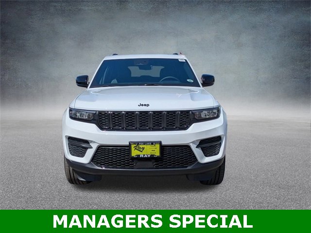 New 2025 Jeep Grand Cherokee Altitude image 9