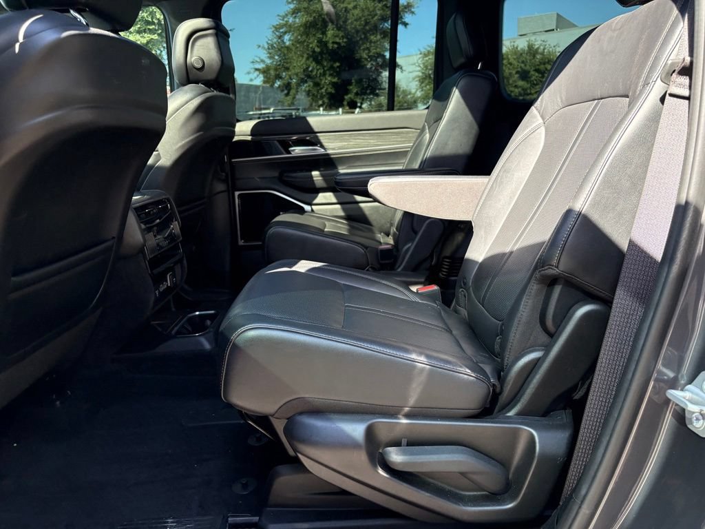 Certified 2022 Jeep Wagoneer Series III w/ Premium Group I AWD/4WD image 11