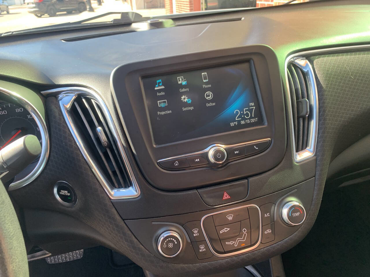 Used 2018 Chevrolet Malibu LT image 19