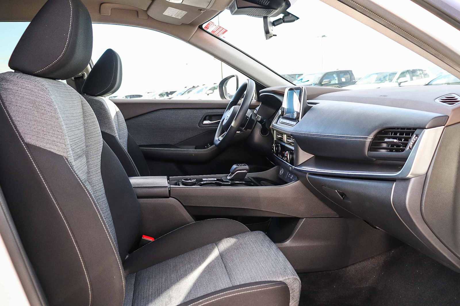 Used 2023 Nissan Rogue SV image 17