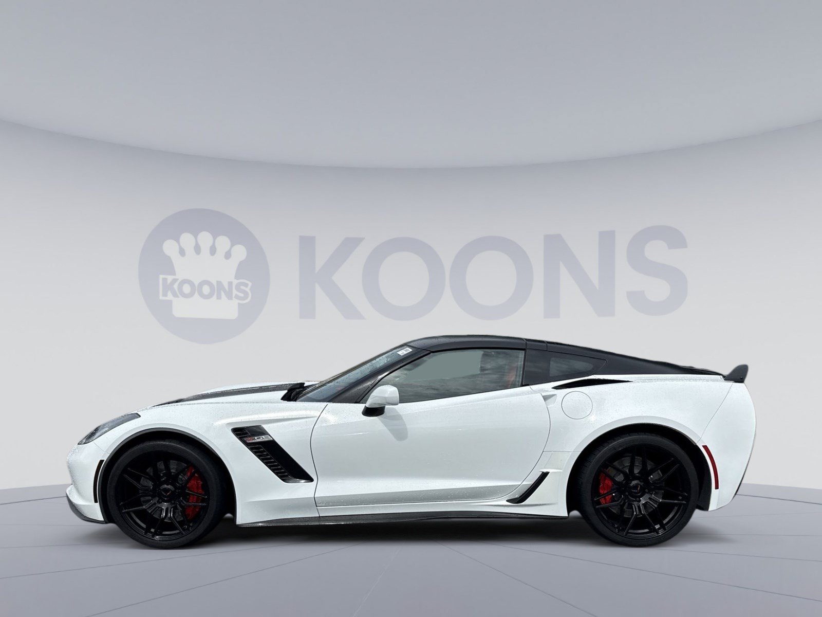 Used 2019 Chevrolet Corvette Z06 RWD image 2