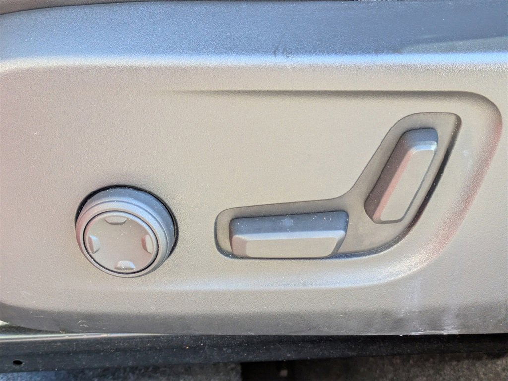 Used 2021 Volvo XC40 T5 R-Design w/ Climate Package image 23