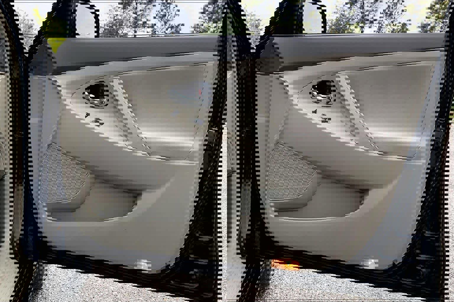 Used 2011 Toyota Camry LE FWD image 21