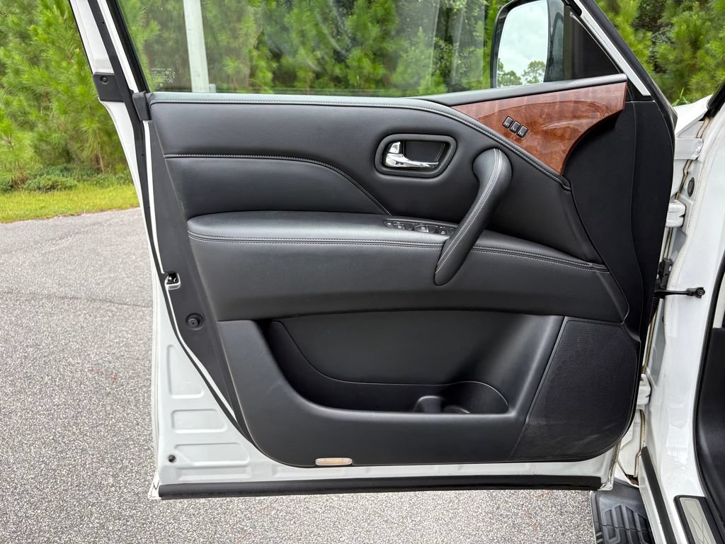 Used 2019 INFINITI QX80 Luxe w/ All-Season Package RWD image 3