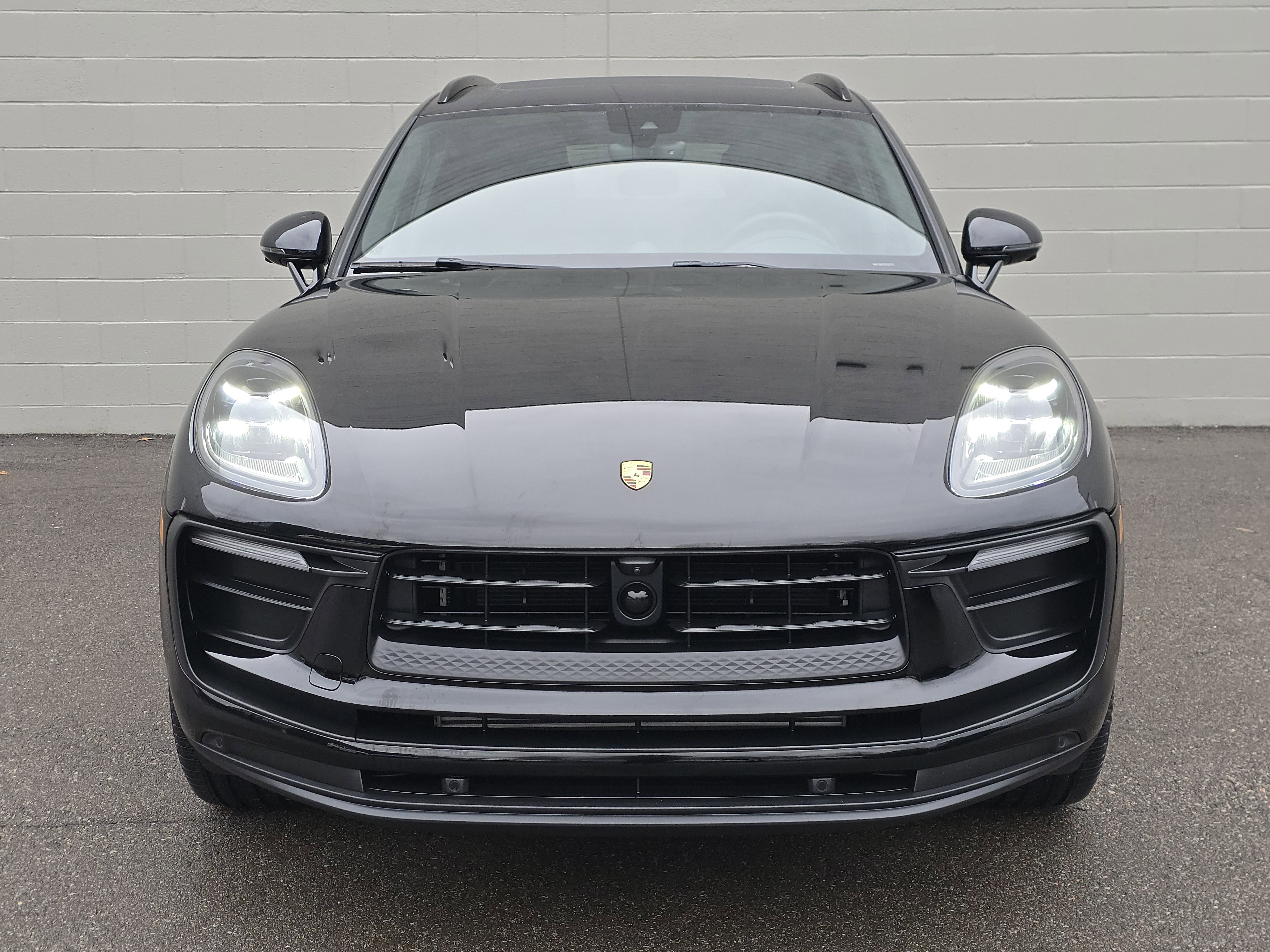 Certified 2025 Porsche Macan image 6