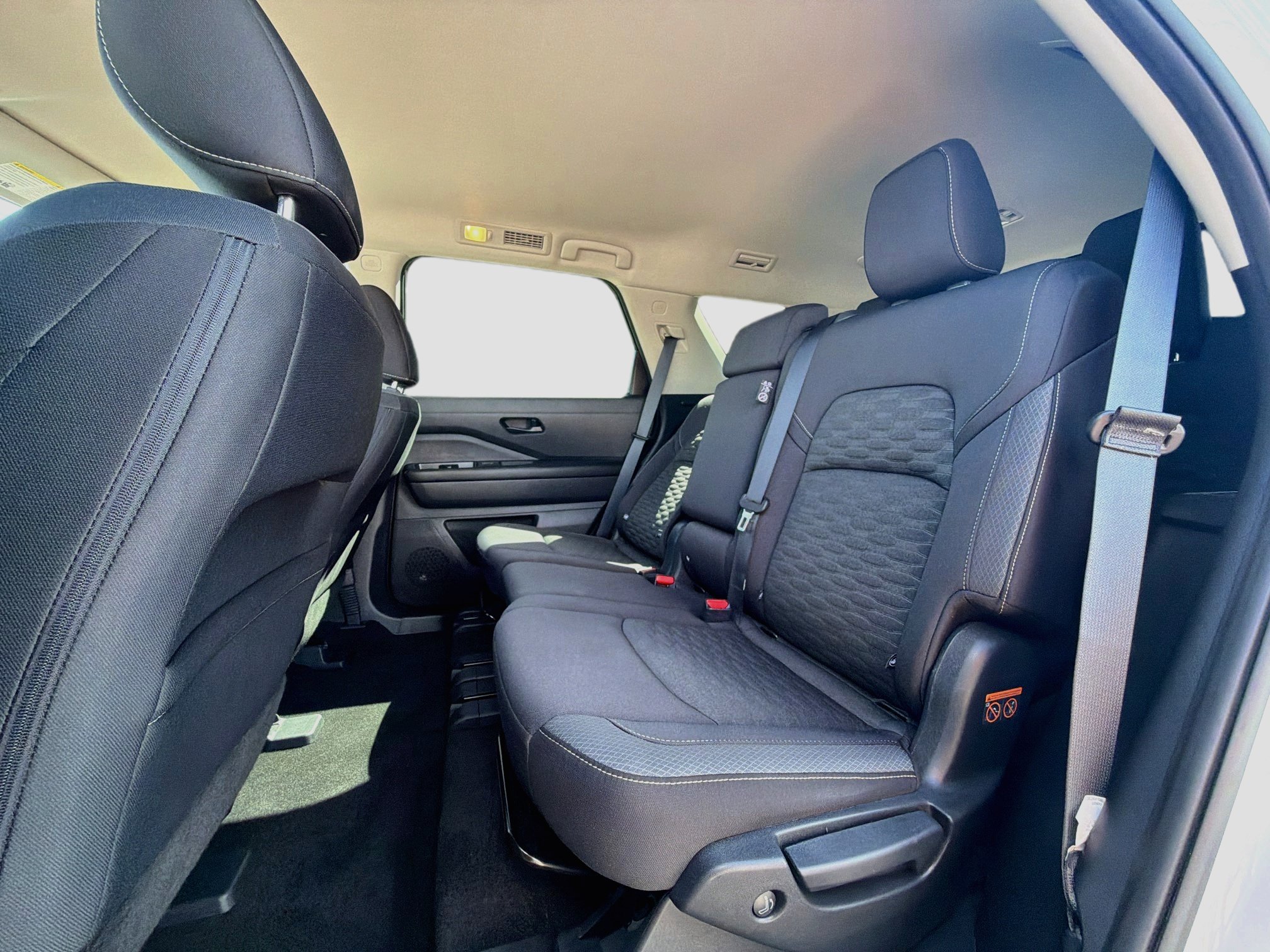 Used 2024 Nissan Pathfinder SV AWD/4WD image 28
