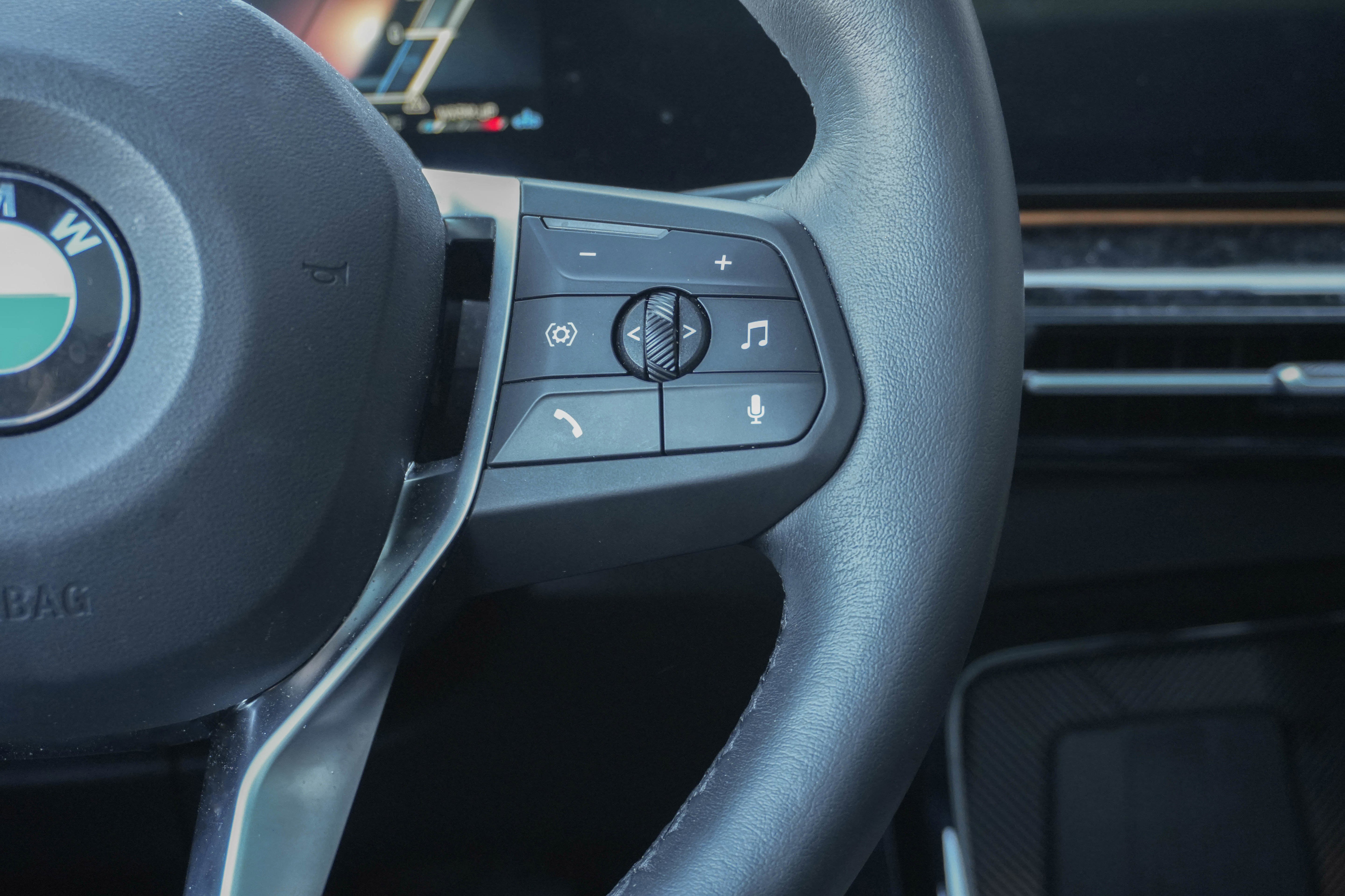 Certified 2025 BMW X2 xDrive28i image 18