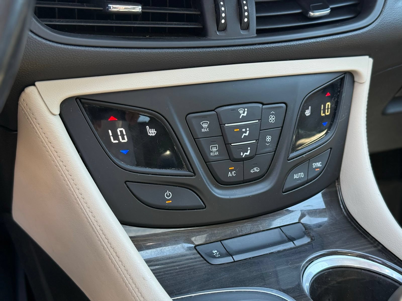 Used 2020 Buick Envision Essence w/ Experience Buick Package AWD/4WD image 18