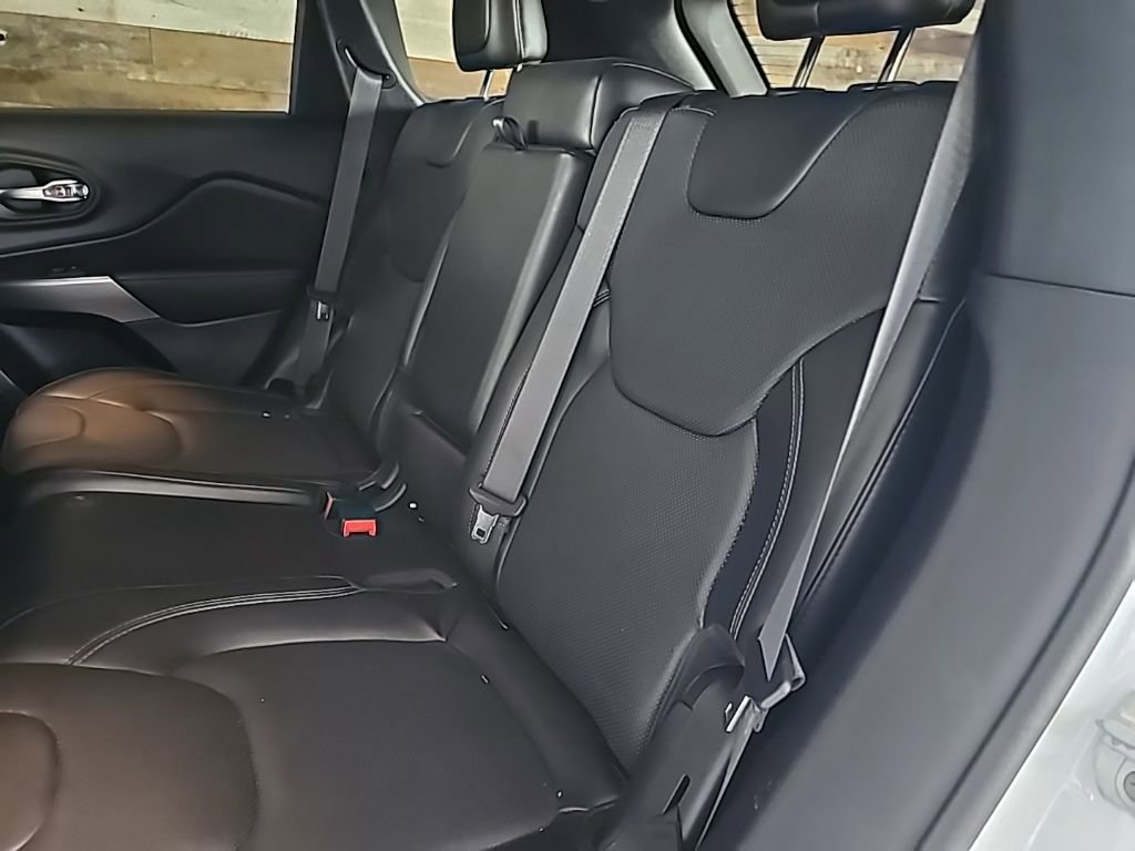 Used 2020 Jeep Cherokee Limited w/ Luxury Group image 16