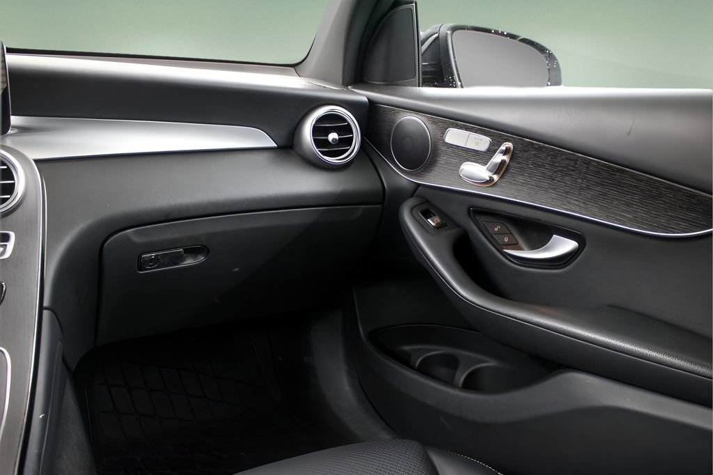 Used 2021 Mercedes-Benz GLC 300 4MATIC image 18