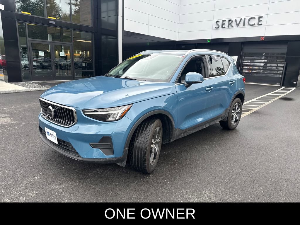 Used 2025 Volvo XC40 B5 Core