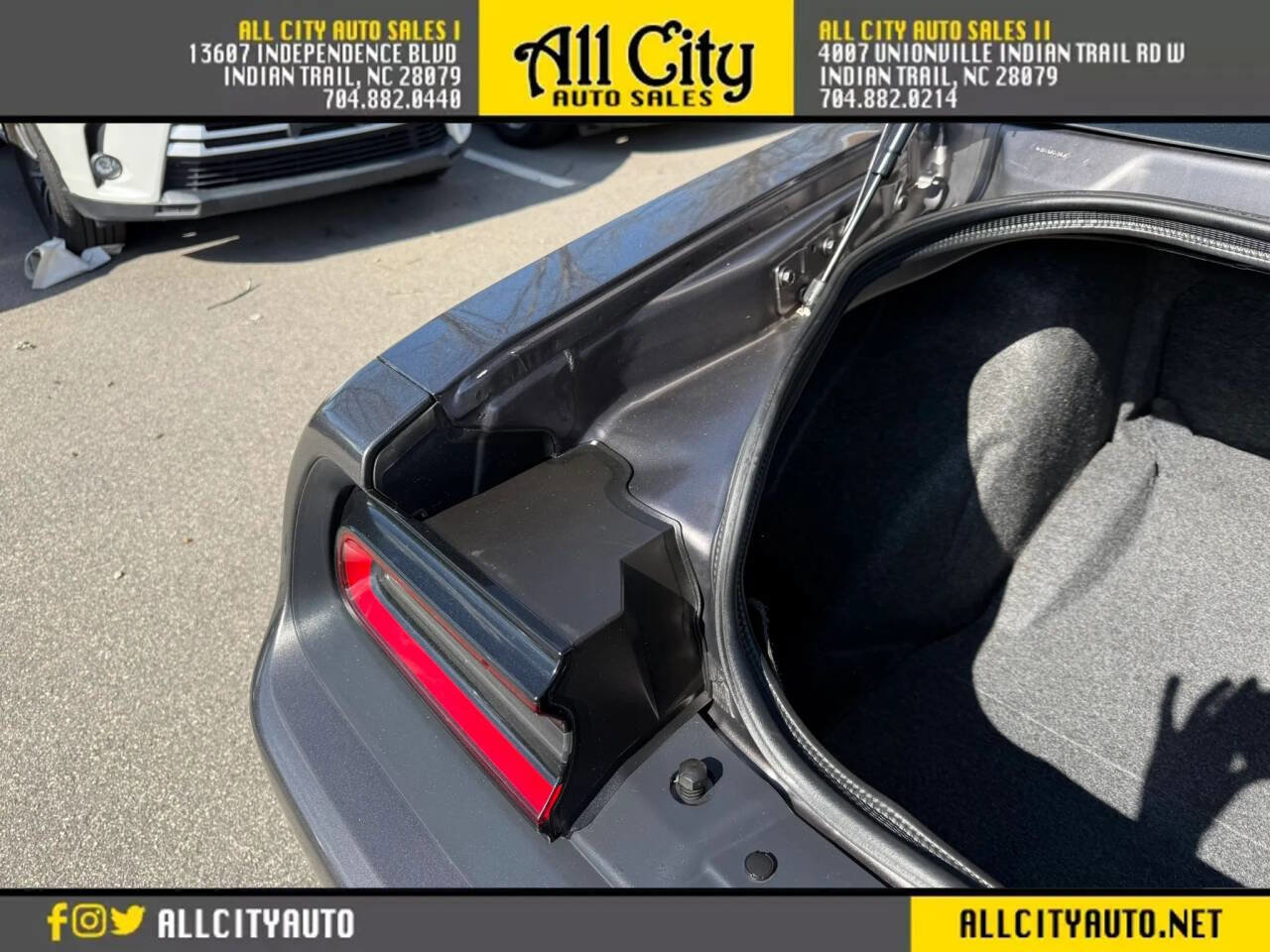 Used 2016 Dodge Challenger SXT w/ Blacktop Package RWD image 30