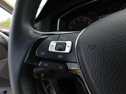 Used 2020 Volkswagen Jetta SE w/ SE Cold Weather Package FWD image 19