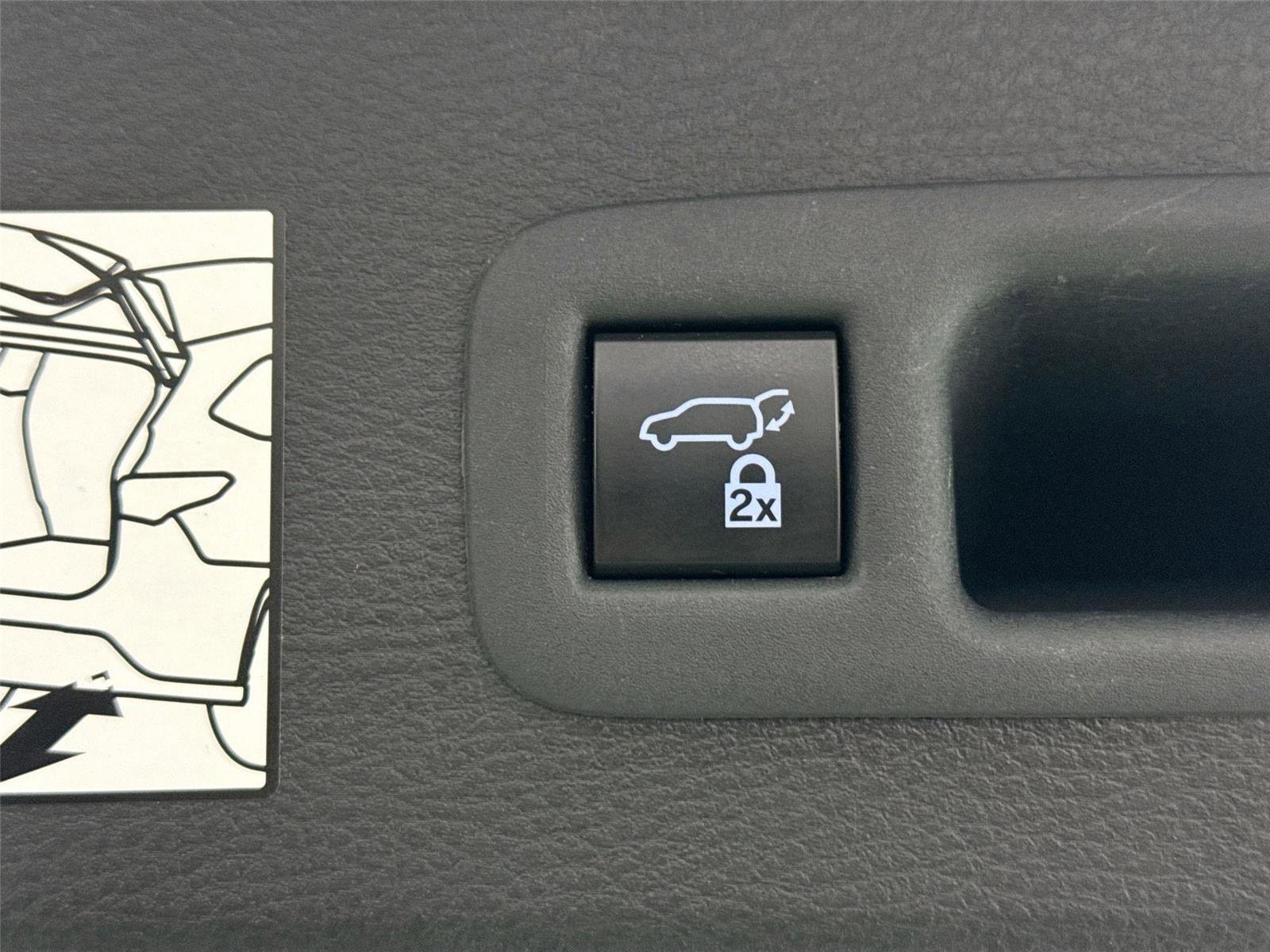 Certified 2021 Toyota Sienna Platinum image 41