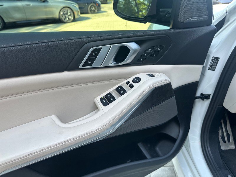 Used 2021 BMW X5 M50i image 24