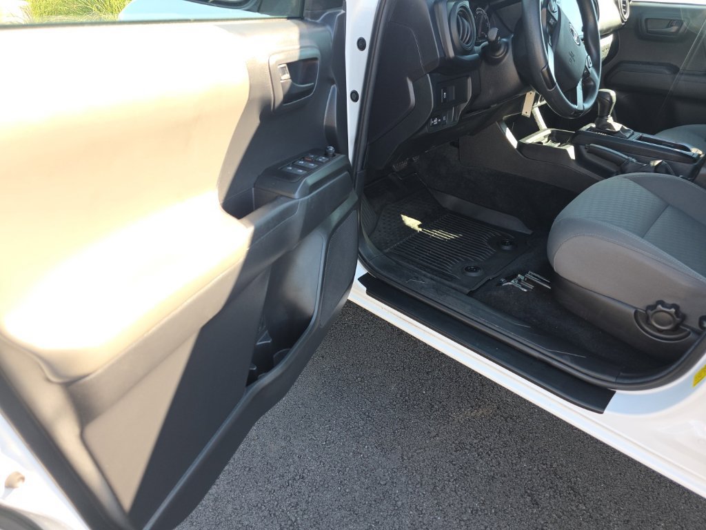 Certified 2023 Toyota Tacoma SR AWD/4WD image 10