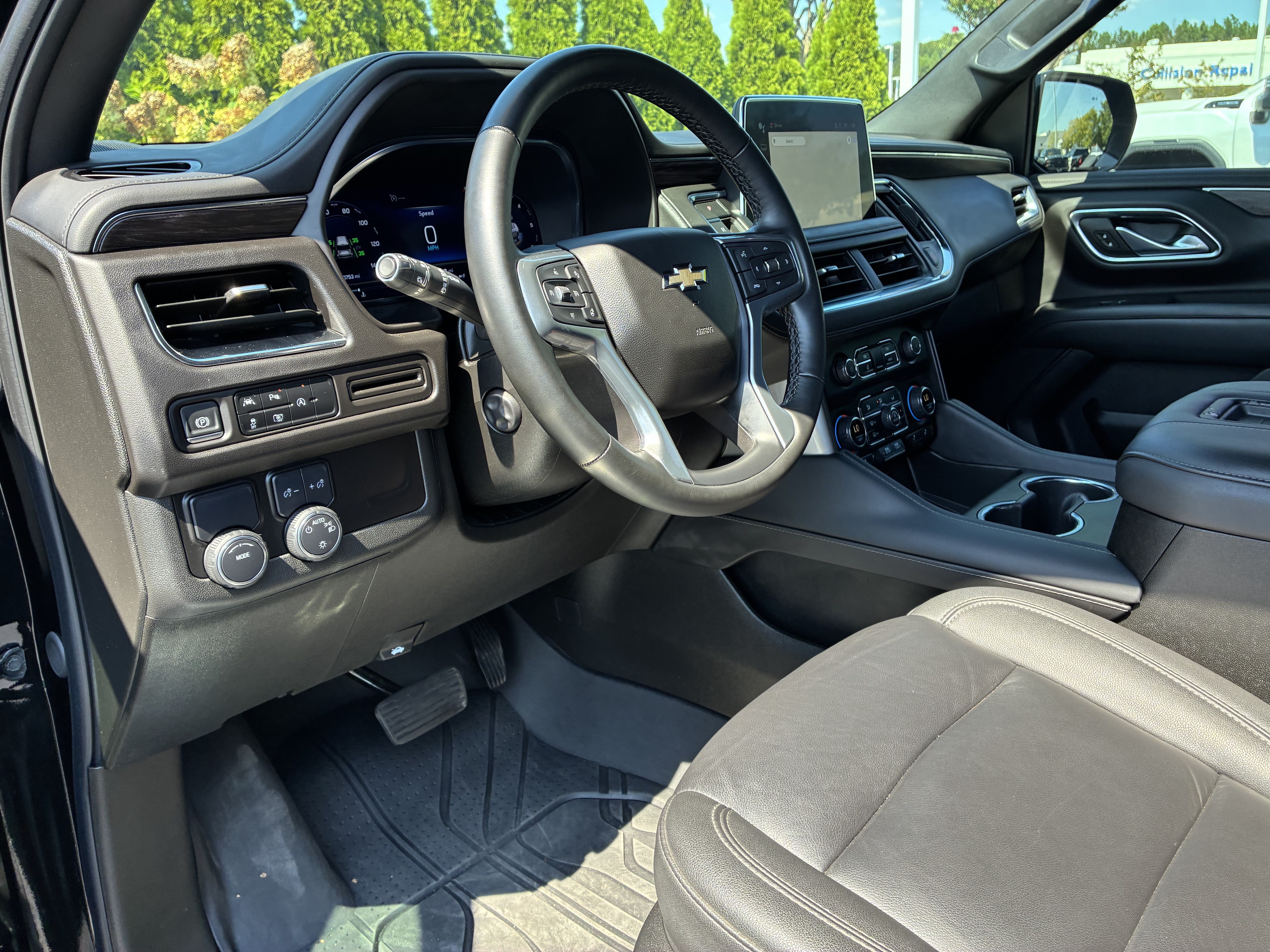Used 2024 Chevrolet Tahoe LT w/ Luxury Package RWD image 23