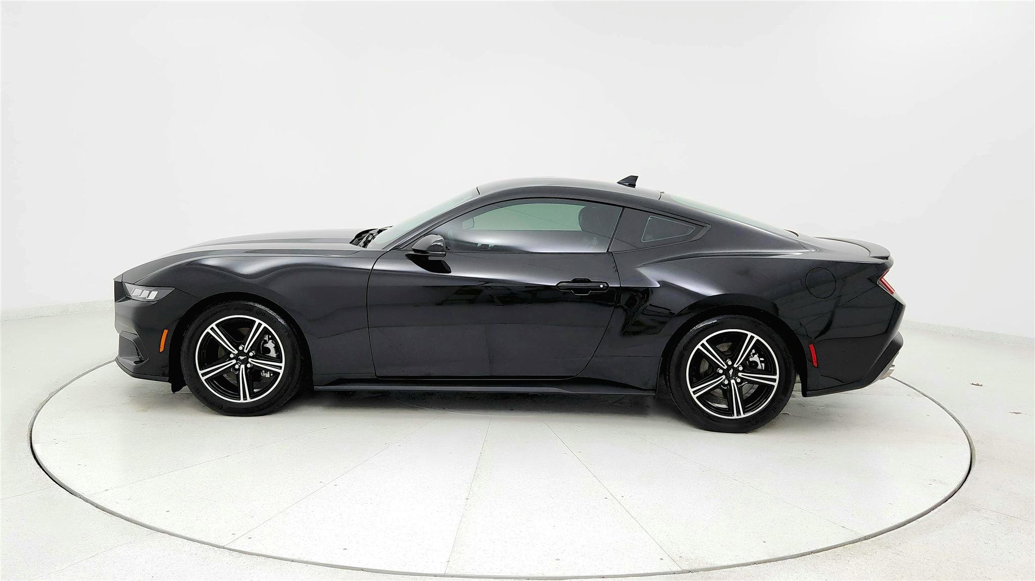 Used 2024 Ford Mustang Premium image 2