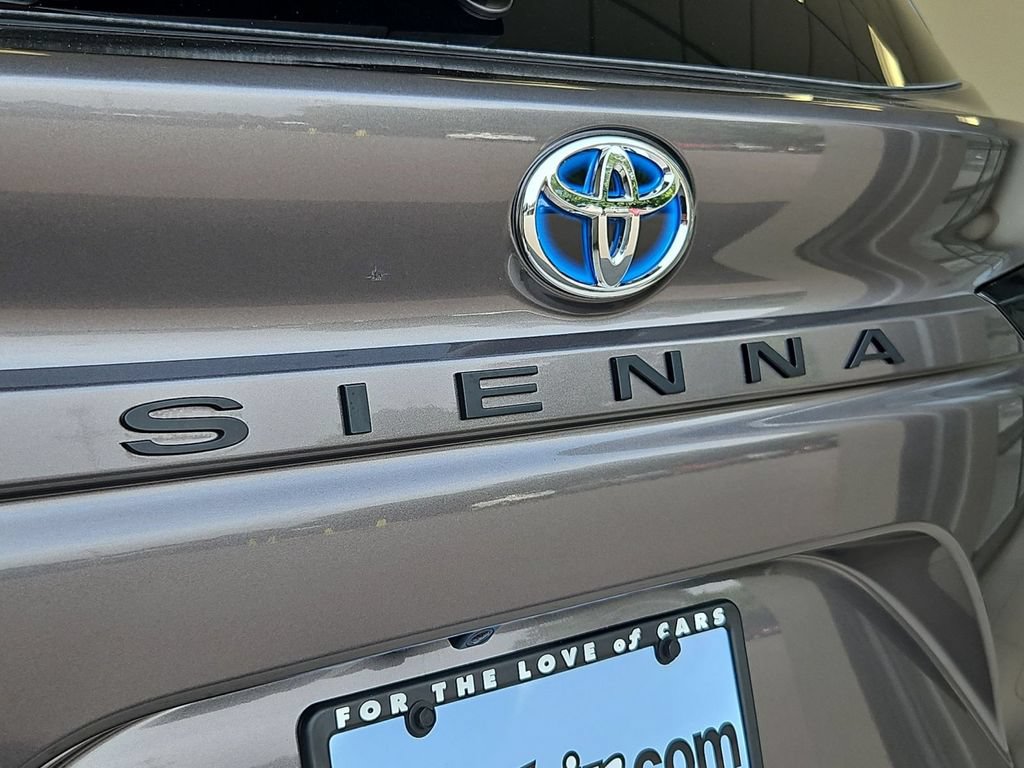 Used 2024 Toyota Sienna LE FWD image 26
