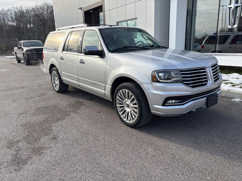 Used 2016 Lincoln Navigator L Select image 4