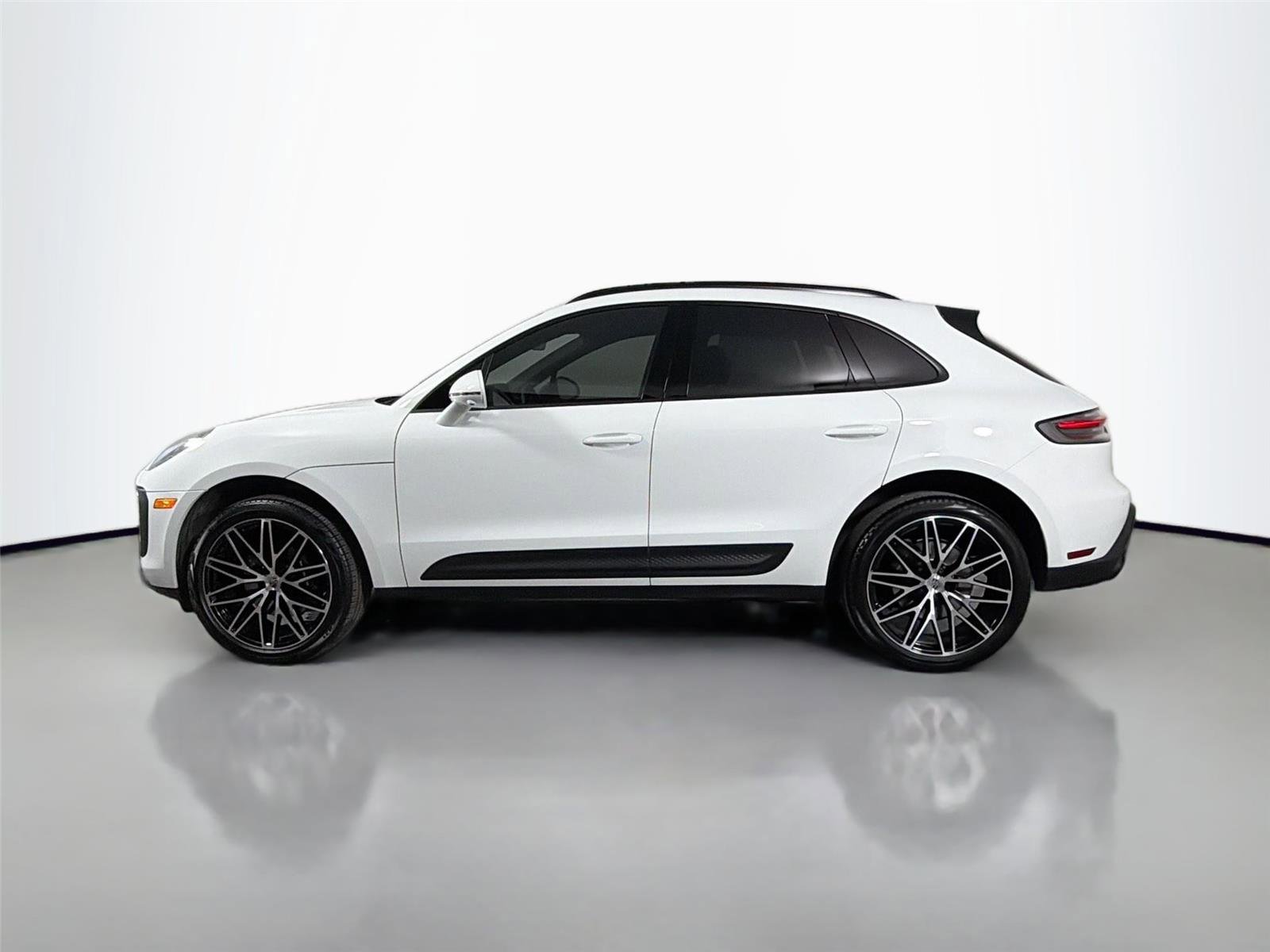 Certified 2026 Porsche Macan Turbo AWD/4WD image 2