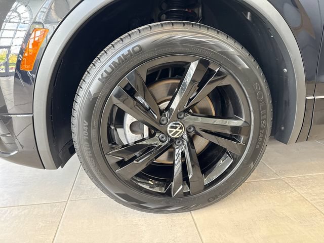 Used 2023 Volkswagen Tiguan SE R-Line AWD/4WD image 11